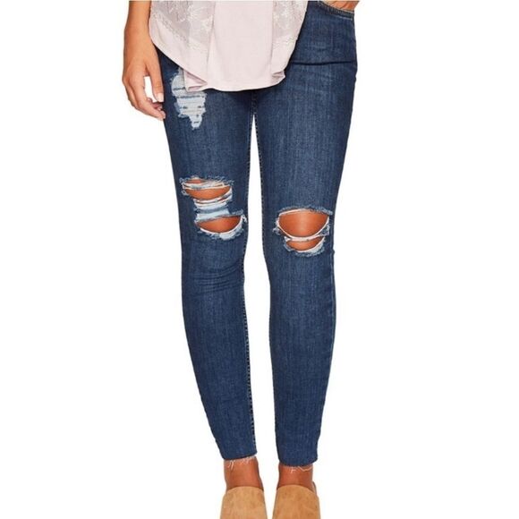 Free People Reagan Raw-Edge Destructed Denim Jeans Light Denim - Picture 1 of 9